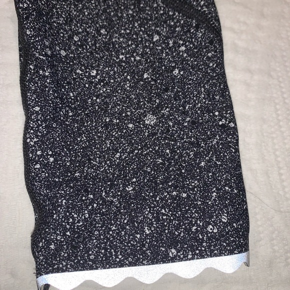 Lululemon Tight stuff tight ii, size 4, Luminescence splatter white black - Picture 6 of 10